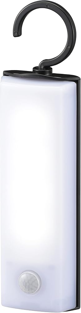 オーム電機 LEDセンサーライト 乾電池式 フック型